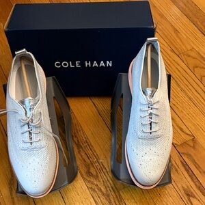 Cole Haan Women's 
Original grand stitchlite wingtips 
Oxfords flats 9